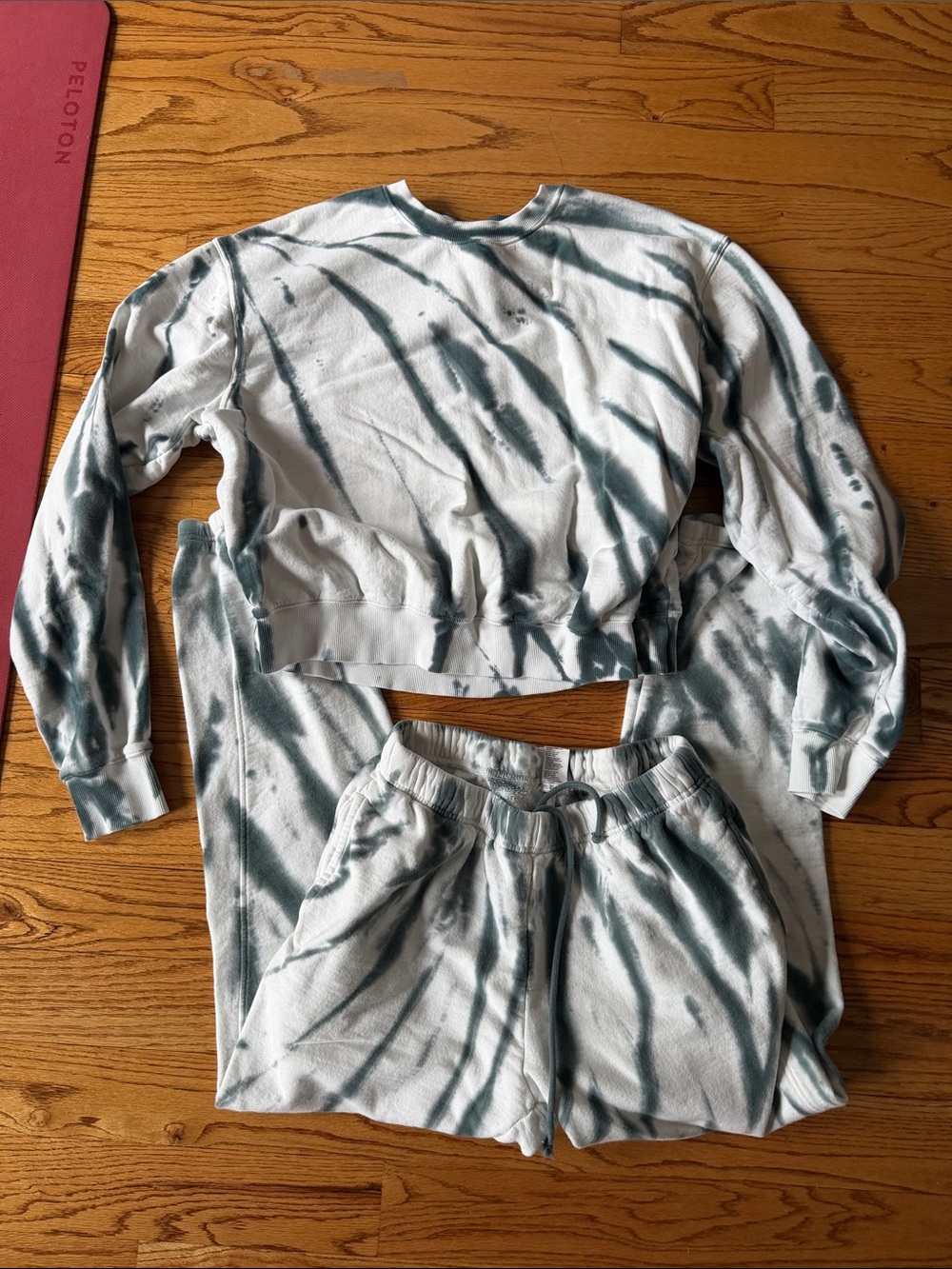 Good American Tie-Dye Sweatshirt & pants Set - white and Teal